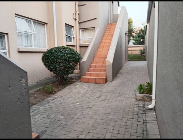 2 BEDROOM SIMPLEX TO LET IN VORNA VALLEY